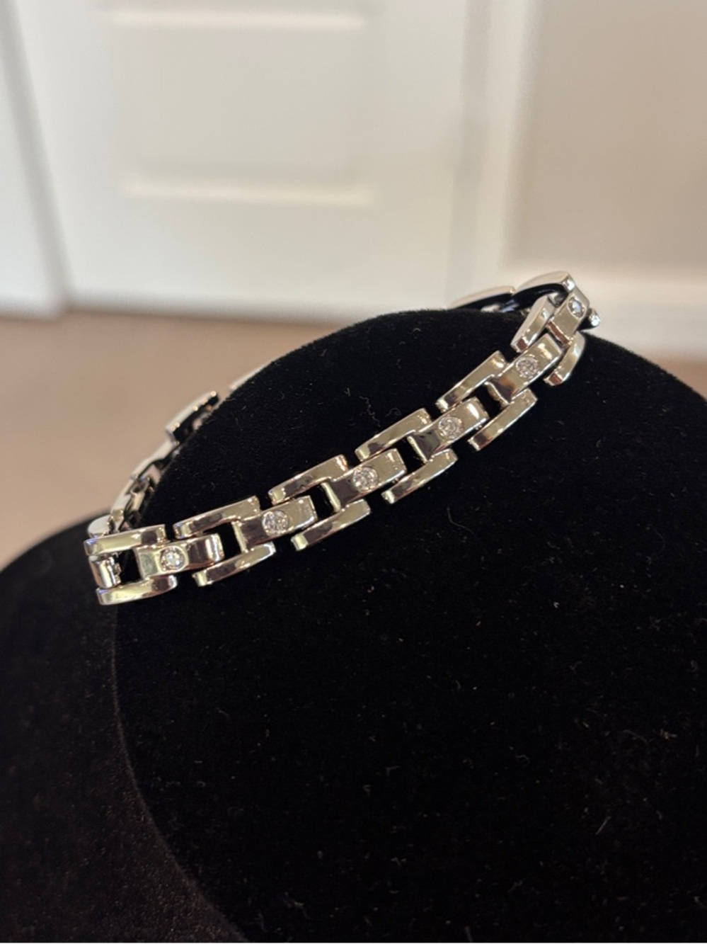 Silver Tone Bracelet with Single Stone Accents